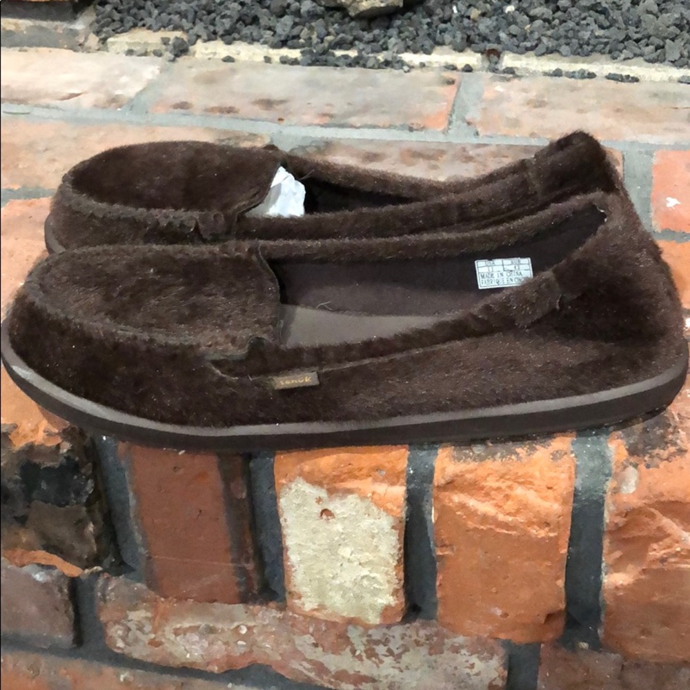Sanuk Fuzzy Brown loafers size 11 GUC - Picture 3 of 6